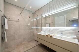 Отель Nikki Beach Montenegro Тиват Улучшенный номер, вид на окрестности-3